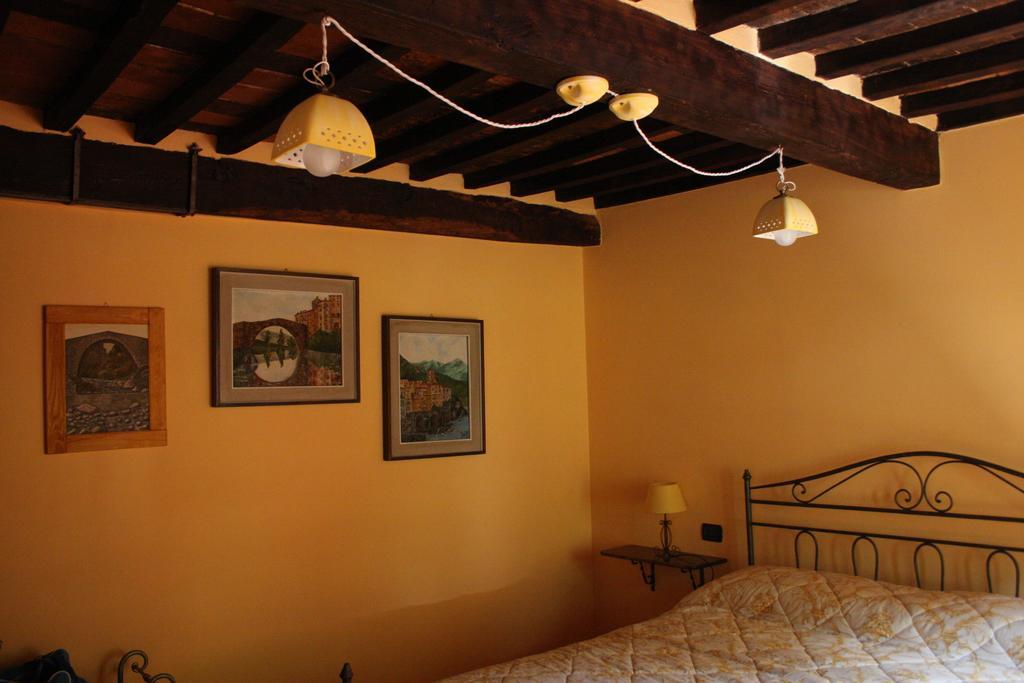 La Collina Dei Franchi Bed and Breakfast Camporgiano Δωμάτιο φωτογραφία