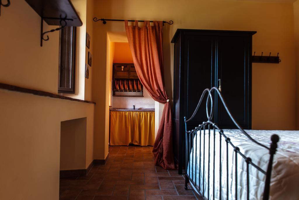 La Collina Dei Franchi Bed and Breakfast Camporgiano Δωμάτιο φωτογραφία